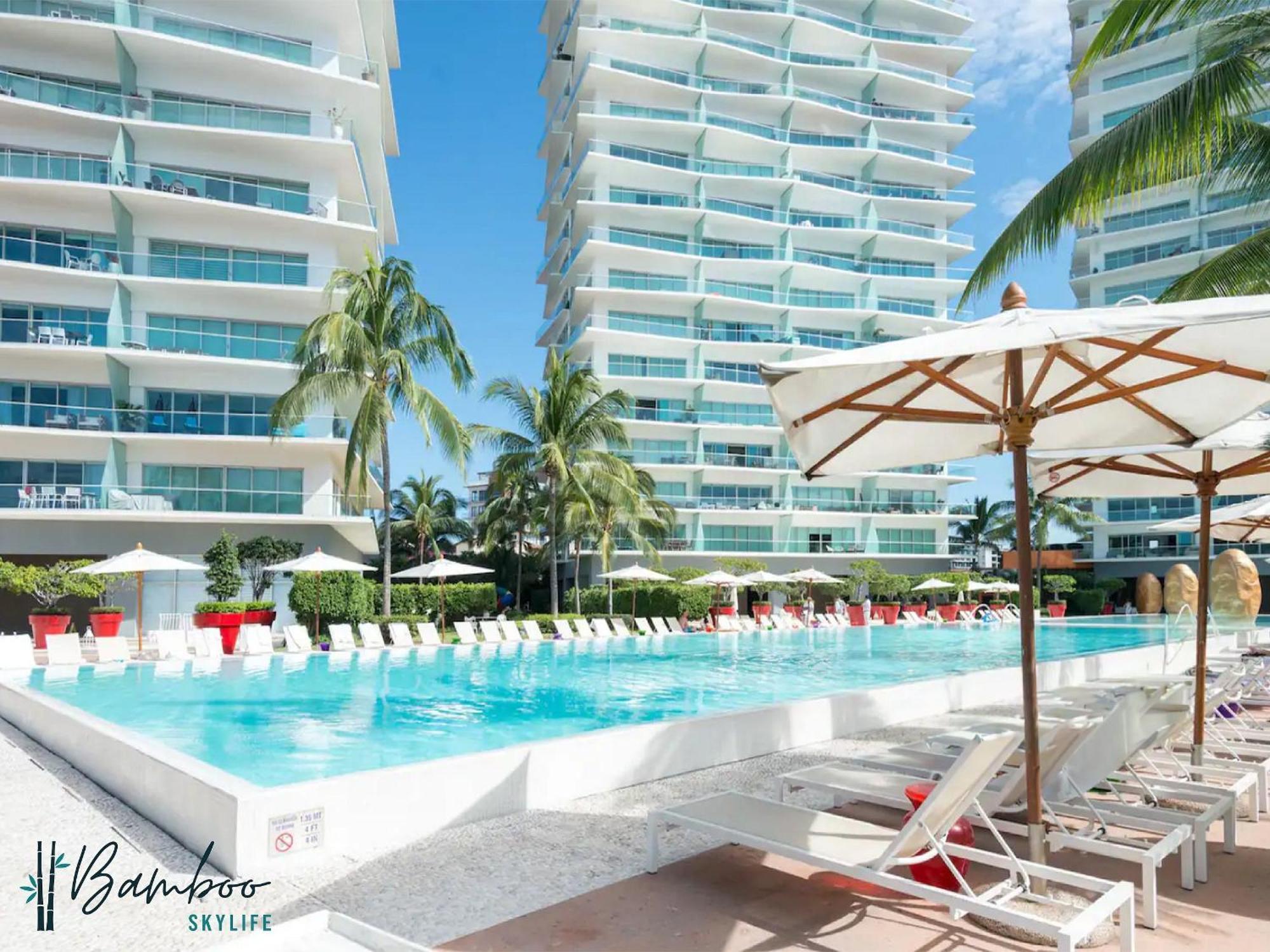 Icon Vallarta Beach Front By Bamboo Skylife プエルトバラータ エクステリア 写真